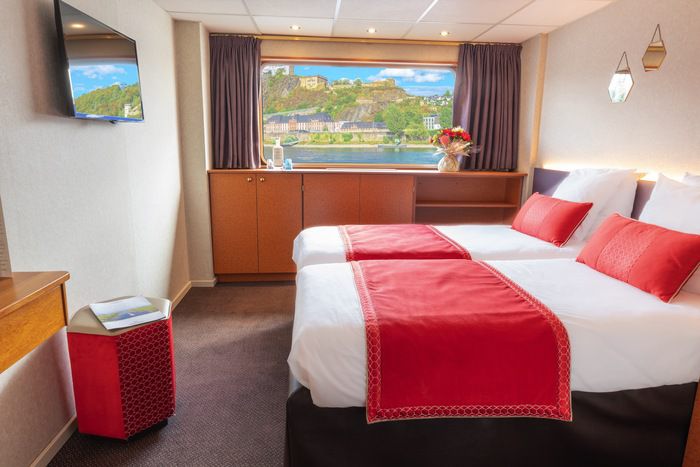 Main Deck 2 Adjustable Twin Beds CAT. A